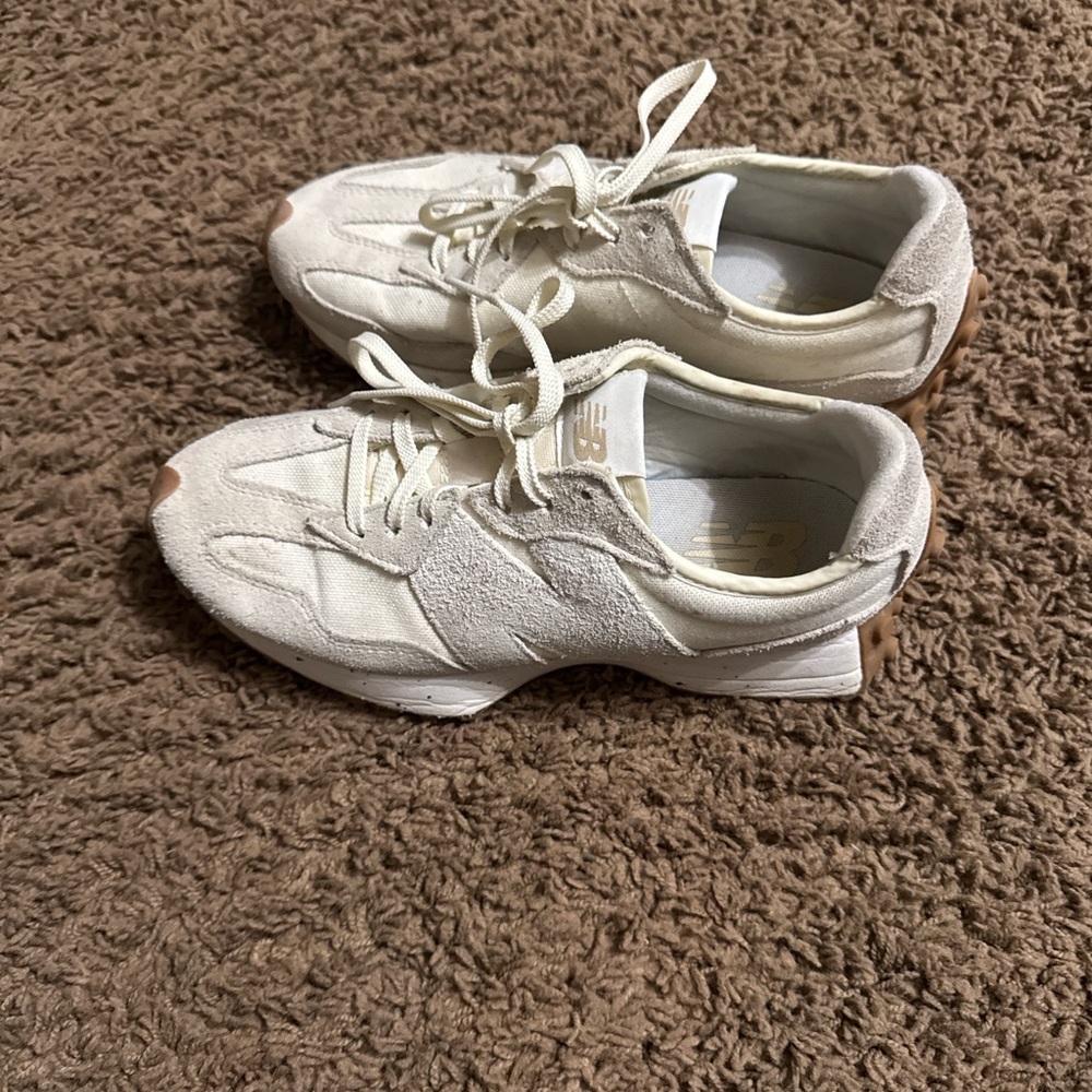 New Balance 327 Women's Cream Sneakers